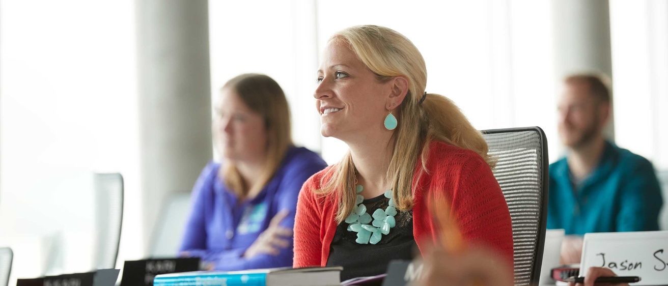Why should i get an MBA? Students working in classroom